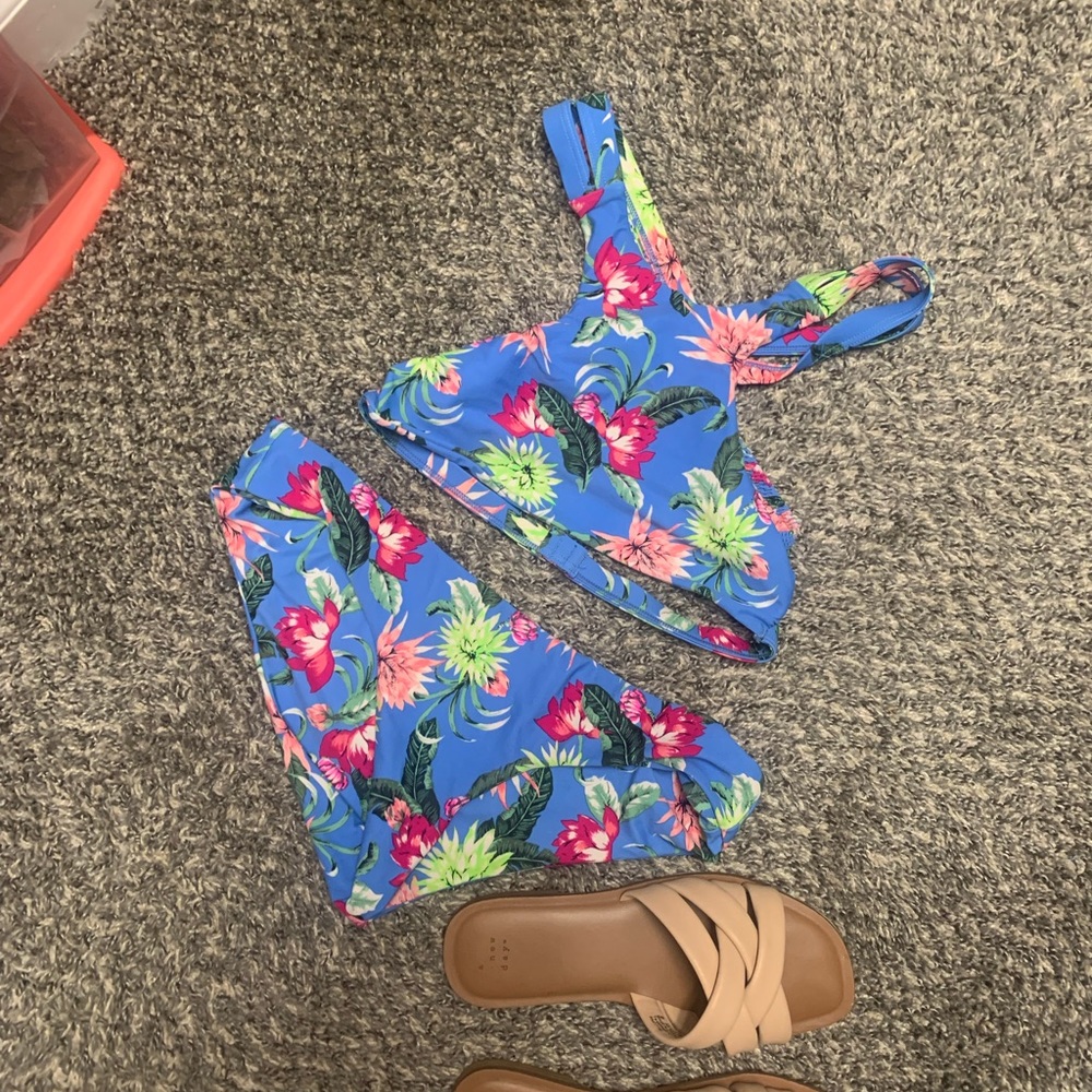 Tori Praver bikini set size large/Medium EC